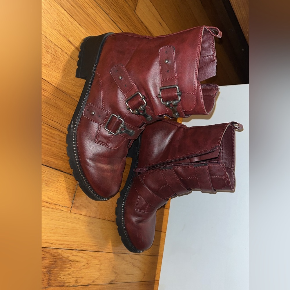 Combat boots